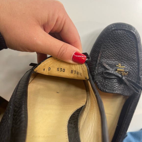 Prada pebbled leather bow driving loafers - Picture 7 of 7